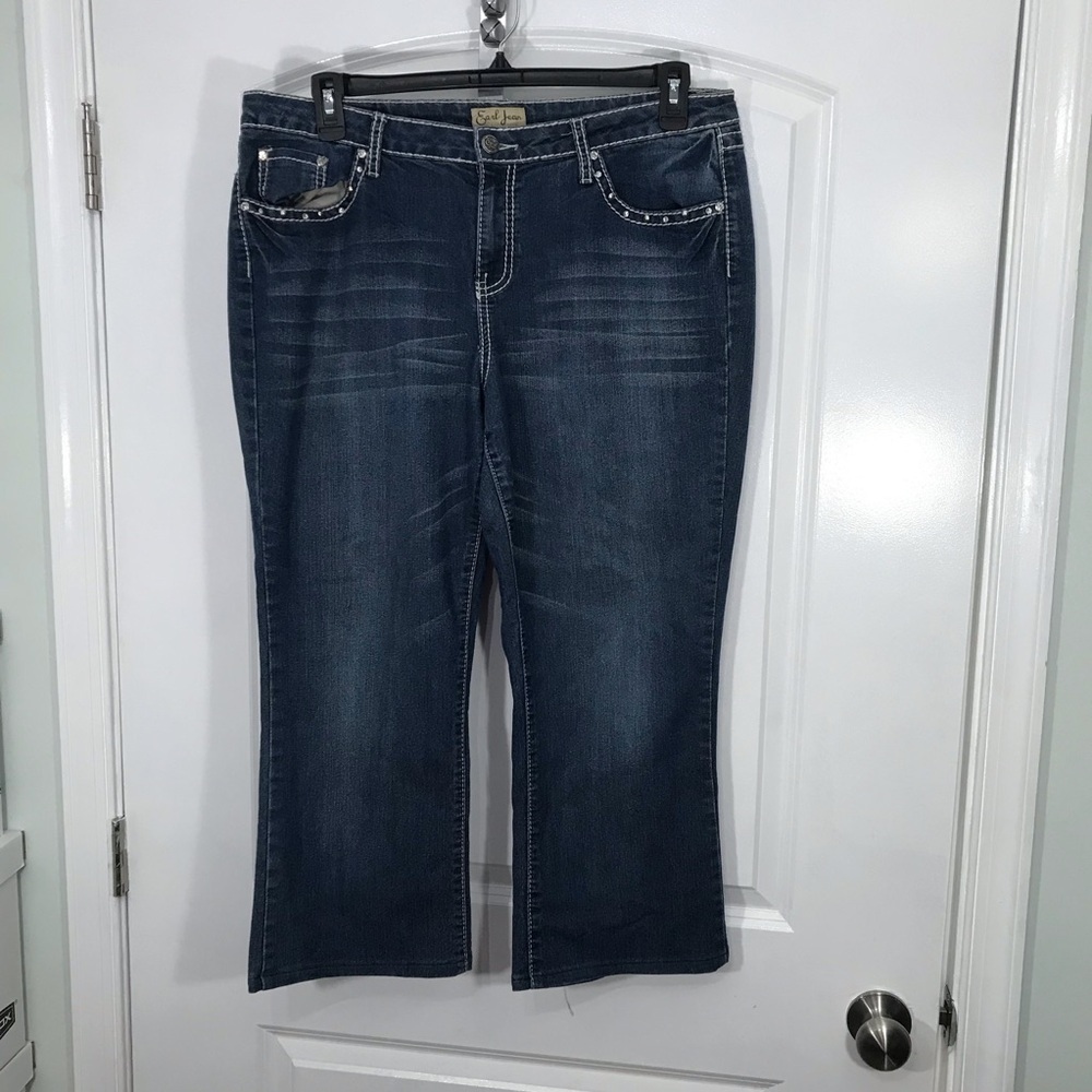 Earl Stylish Blue Jeans for Women Size 16 inseam 24 CB-